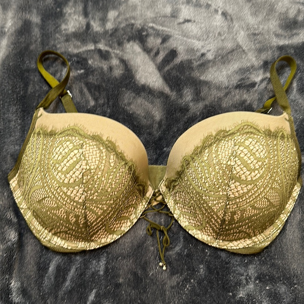 Victoria’s Secret very sexy push up bra 34DD